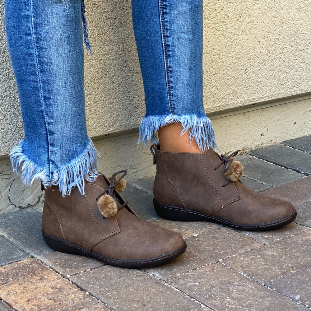 Texas Brown Memory Foam Pom Pom Oxford Bootie - Picture 3 of 9